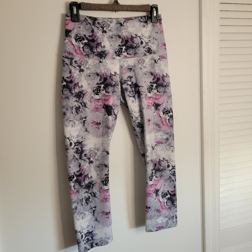 Cropped Lululemon workout pant